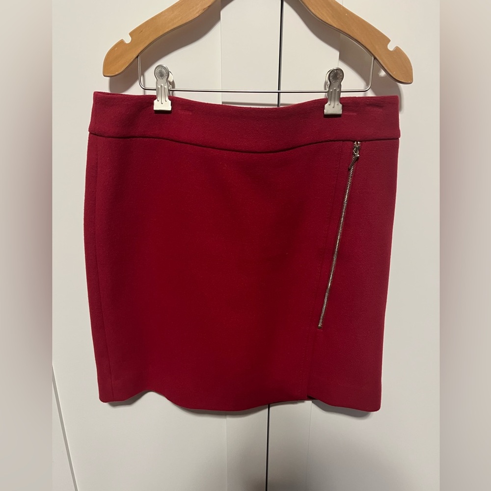 White House Black Market Red skirt size 10 EUC